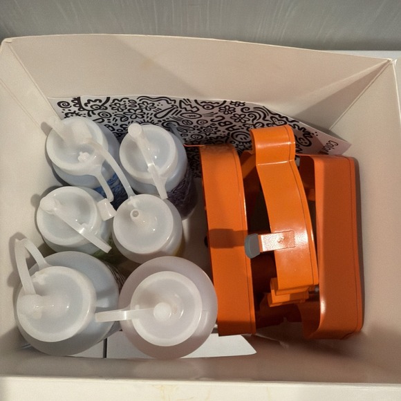 Blackstone Griddle Pancake Art Kit with 3 Molds / 6 Bottles New Open Box. - Picture 4 of 4